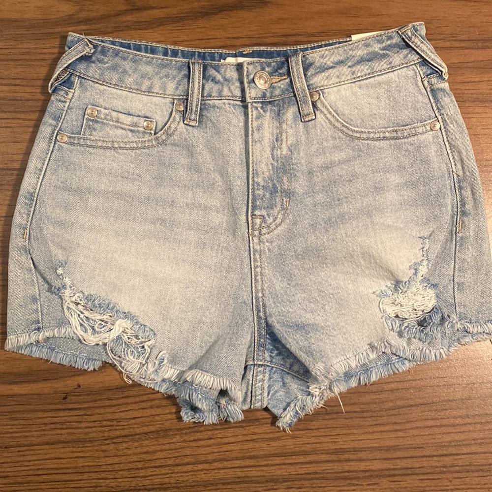 Cleo+ Wolf  Women’s High rise Denim Shorts.